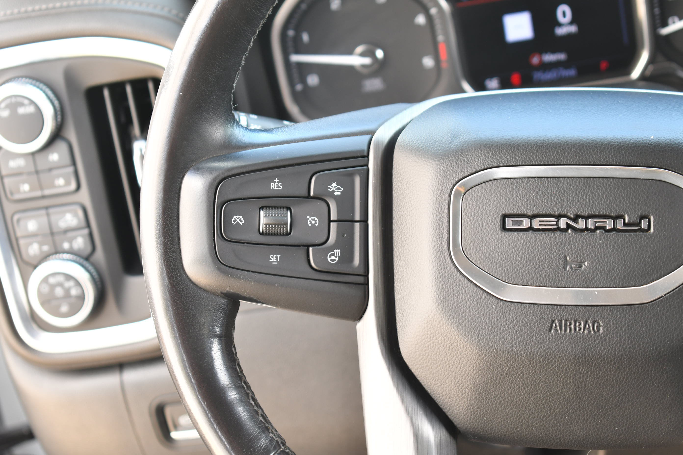 Used 2020 GMC Sierra 2500 Denali w/ Denali Ultimate Package AWD/4WD image 25