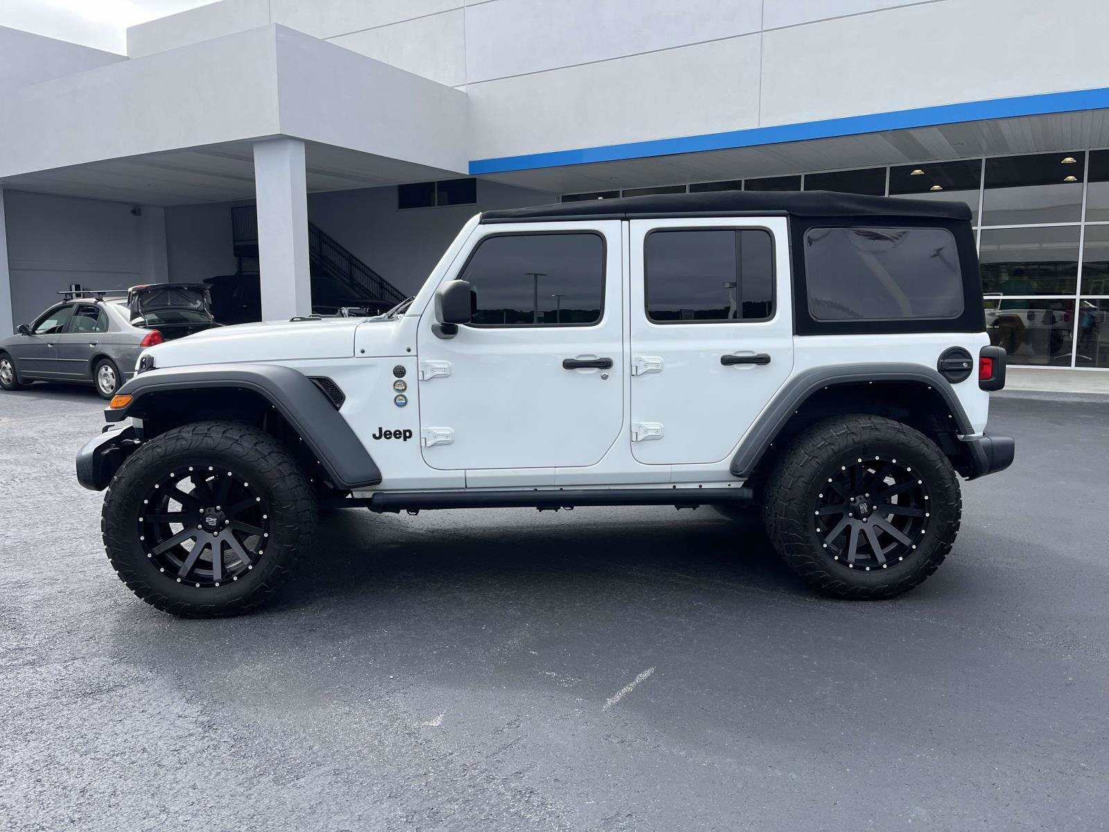 Used 2024 Jeep Wrangler Unlimited Sport AWD/4WD image 6