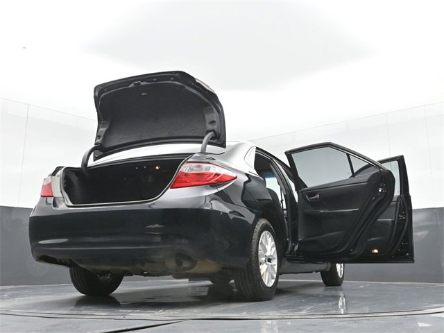 Used 2016 Toyota Camry LE image 49