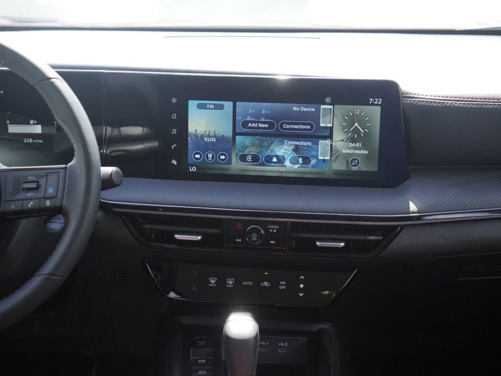 Certified 2025 Nissan Kicks SR image 21