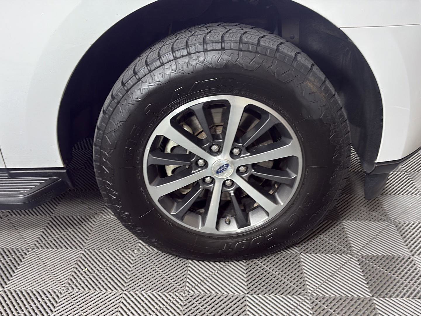 Used 2018 Ford Expedition XLT image 12