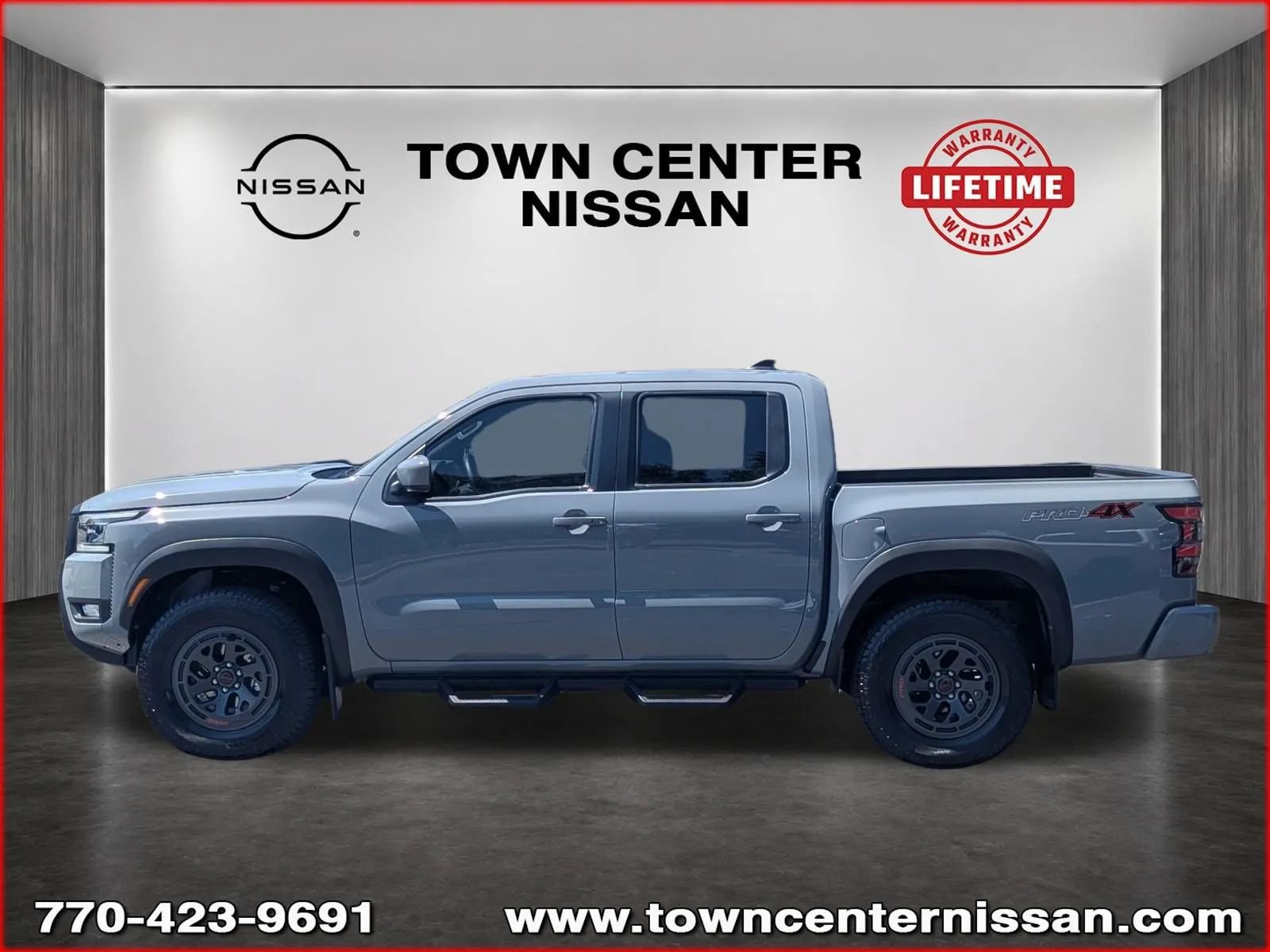 Used 2025 Nissan Frontier PRO-4X AWD/4WD image 4