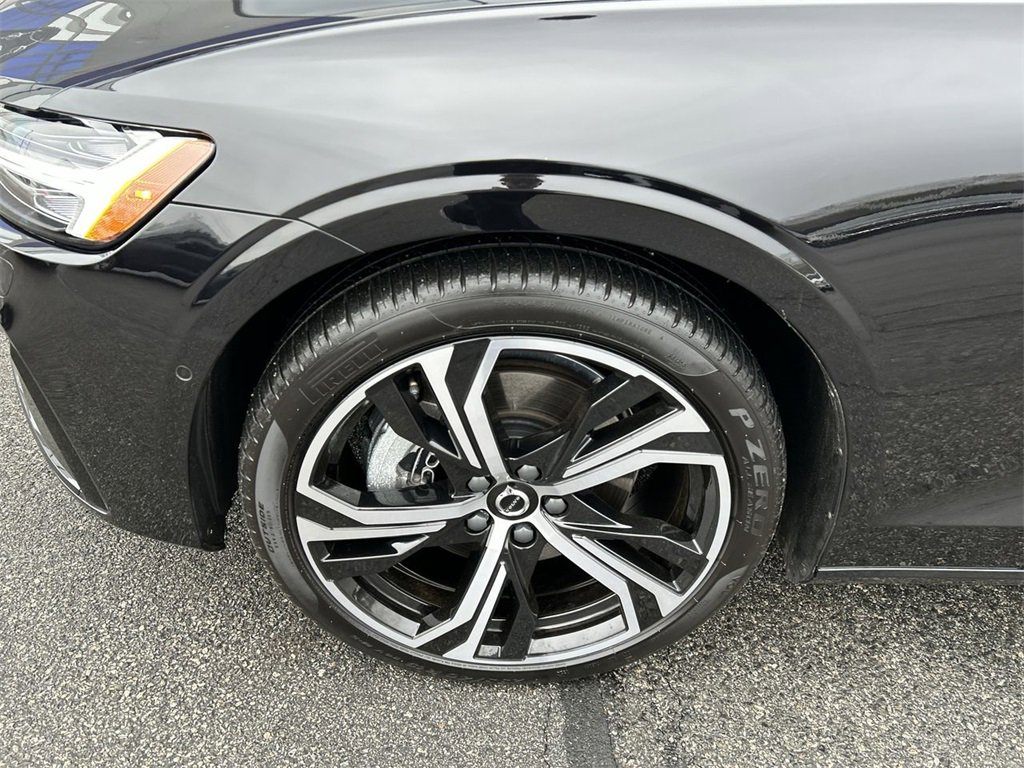 Certified 2025 Volvo S60 B5 Plus image 10
