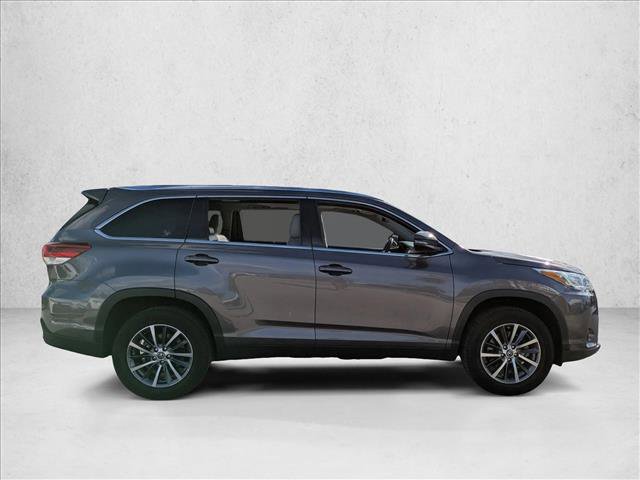 Used 2019 Toyota Highlander XLE image 4
