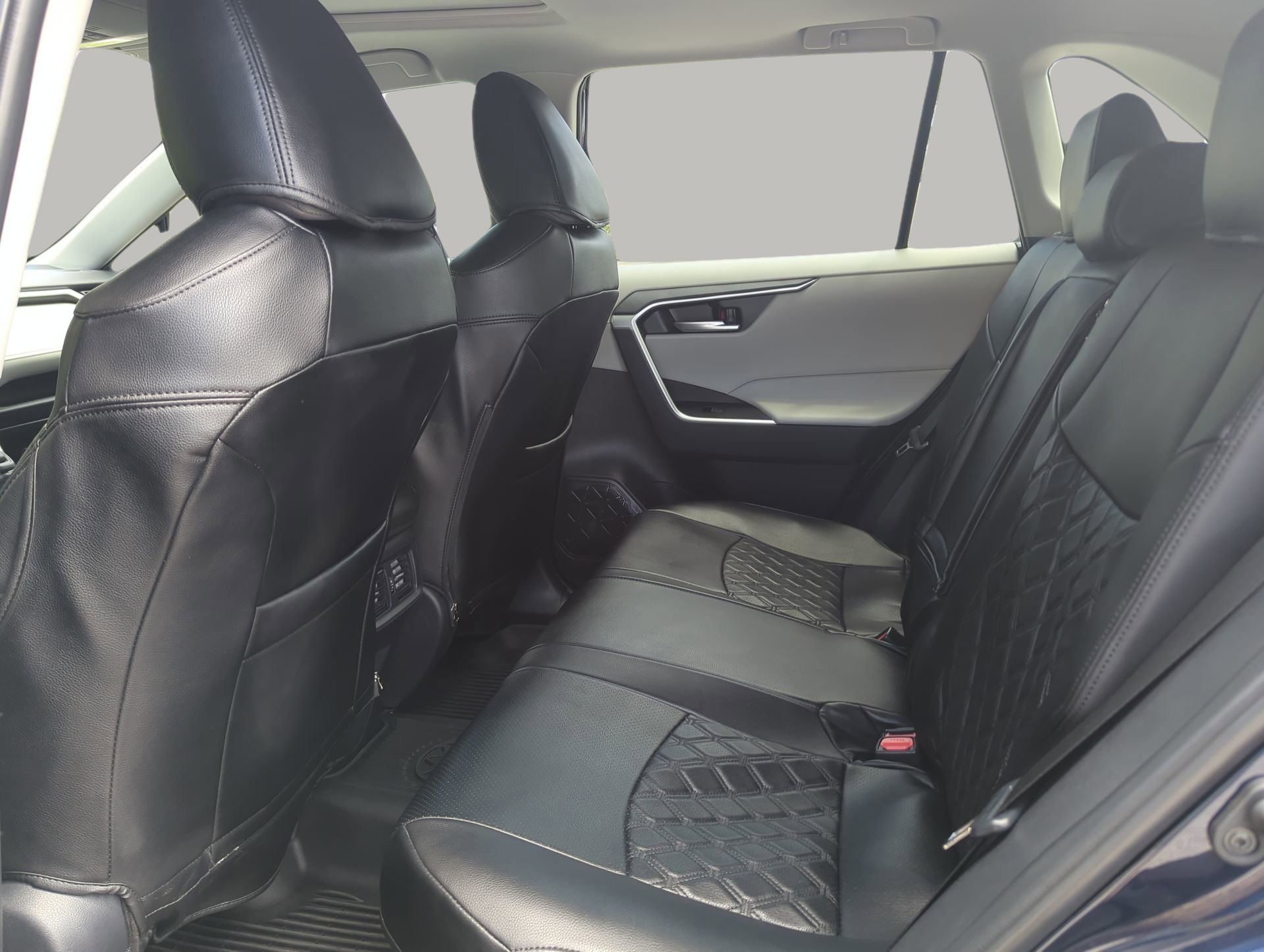 Used 2025 Toyota RAV4 XLE w/ Convenience Package FWD image 54