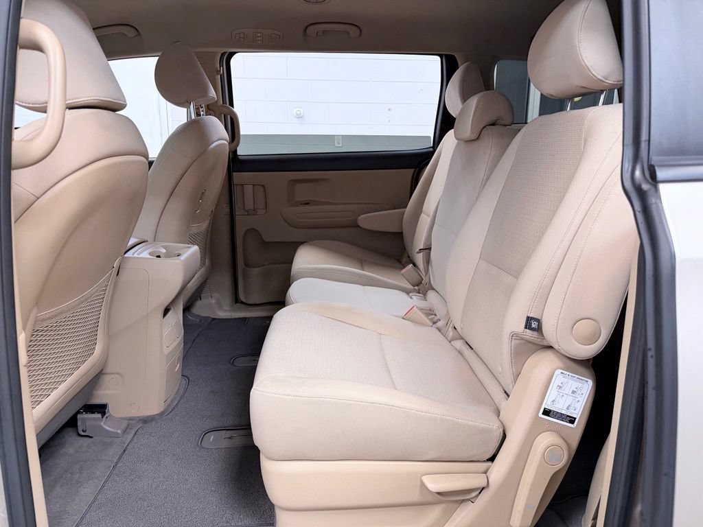 Used 2017 Kia Sedona LX FWD image 17