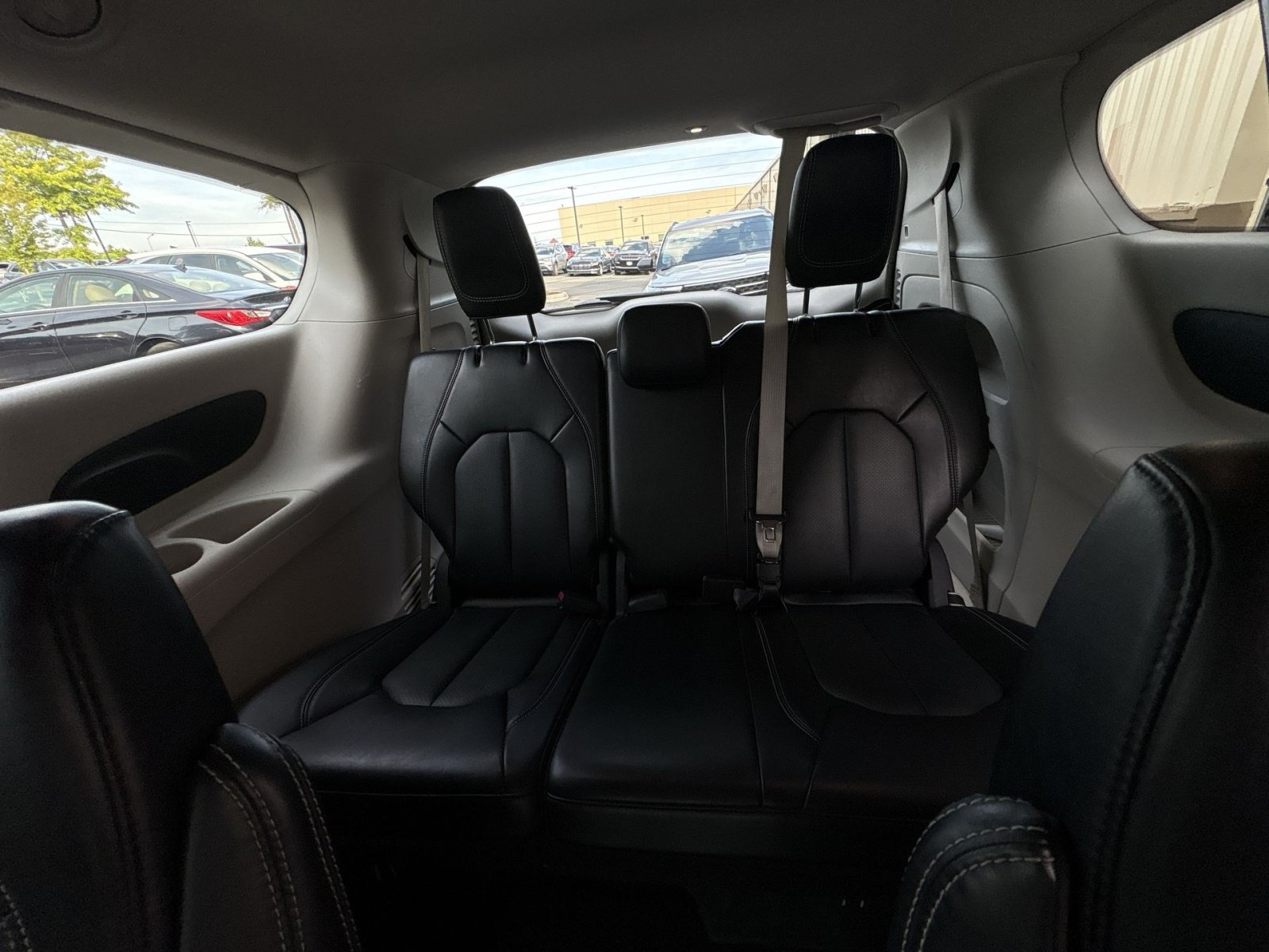 Used 2024 Chrysler Pacifica Touring-L FWD image 22