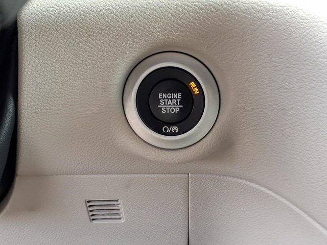 Used 2024 Chrysler Pacifica Touring-L FWD image 16