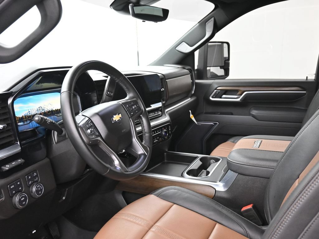 Used 2025 Chevrolet Silverado 2500 High Country w/ High Country Premium Package AWD/4WD image 15
