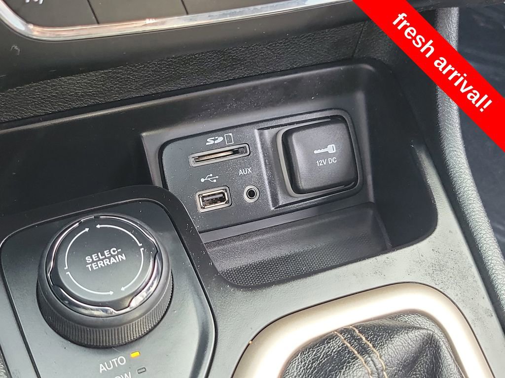 Used 2015 Jeep Cherokee Limited image 31