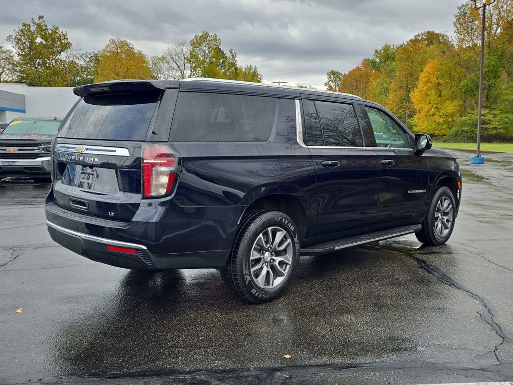 Used 2023 Chevrolet Suburban LT w/ LT Signature Plus Package image 3