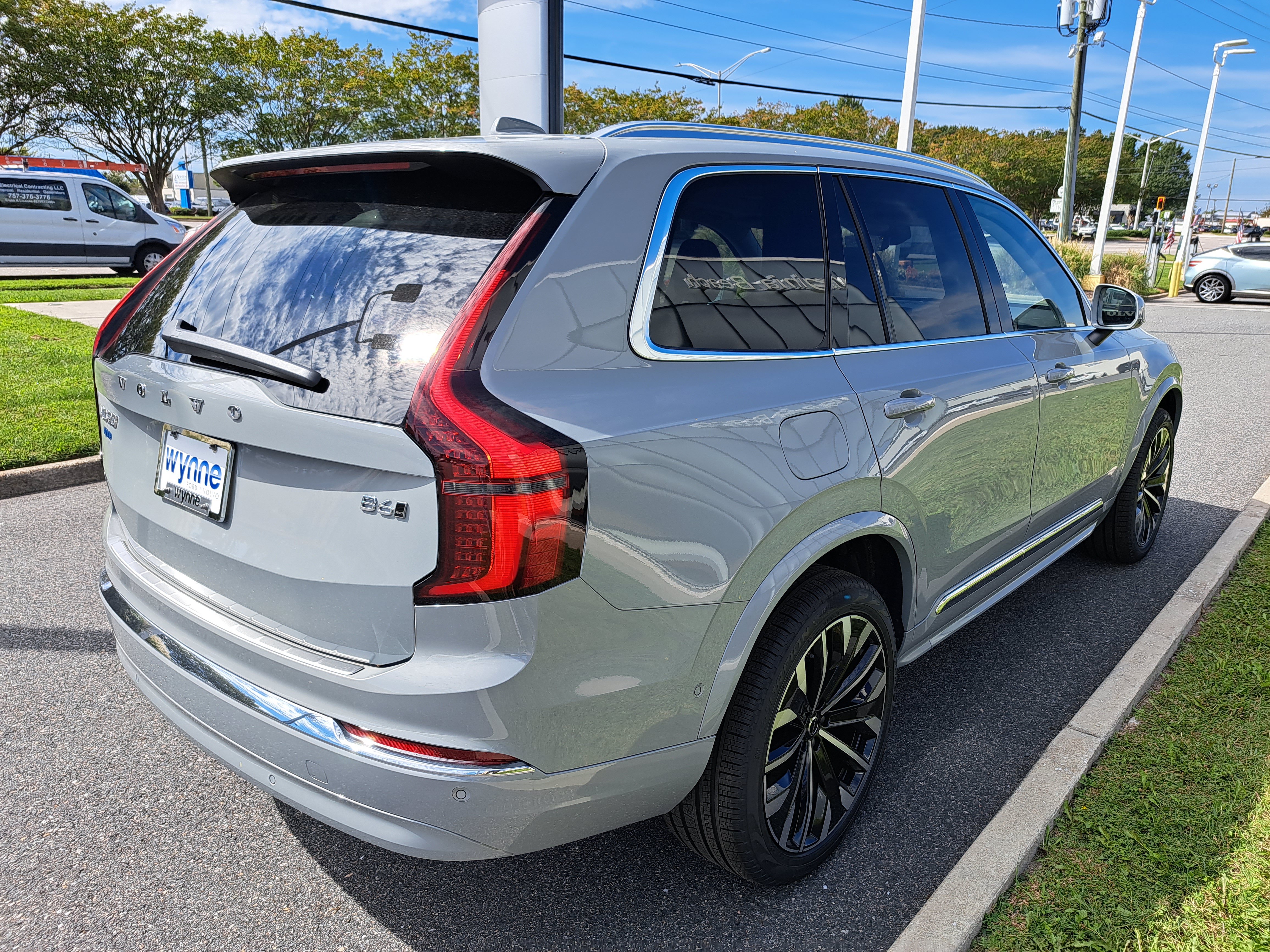 New 2026 Volvo XC90 B6 Plus w/ Protection Package Premier AWD/4WD image 3