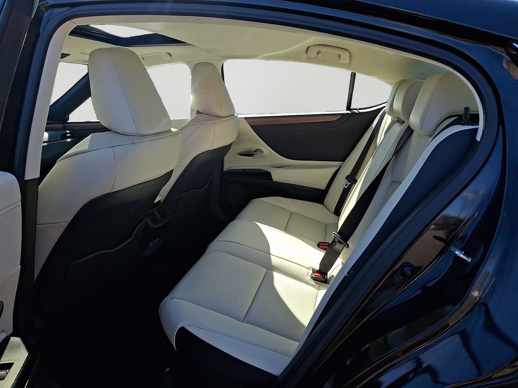 Certified 2025 Lexus ES 300h w/ Premium Package FWD image 9