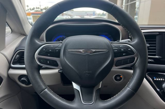 Used 2023 Chrysler Voyager LX image 29