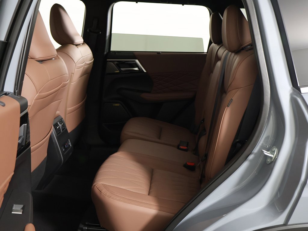 New 2025 Mitsubishi Outlander SEL image 35
