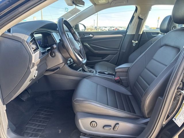 Used 2024 Volkswagen Jetta SE image 2