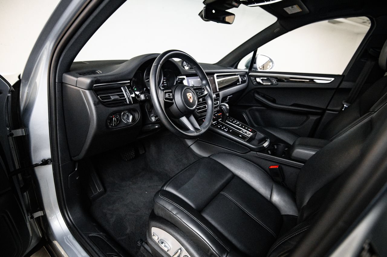 Certified 2023 Porsche Macan AWD/4WD image 4