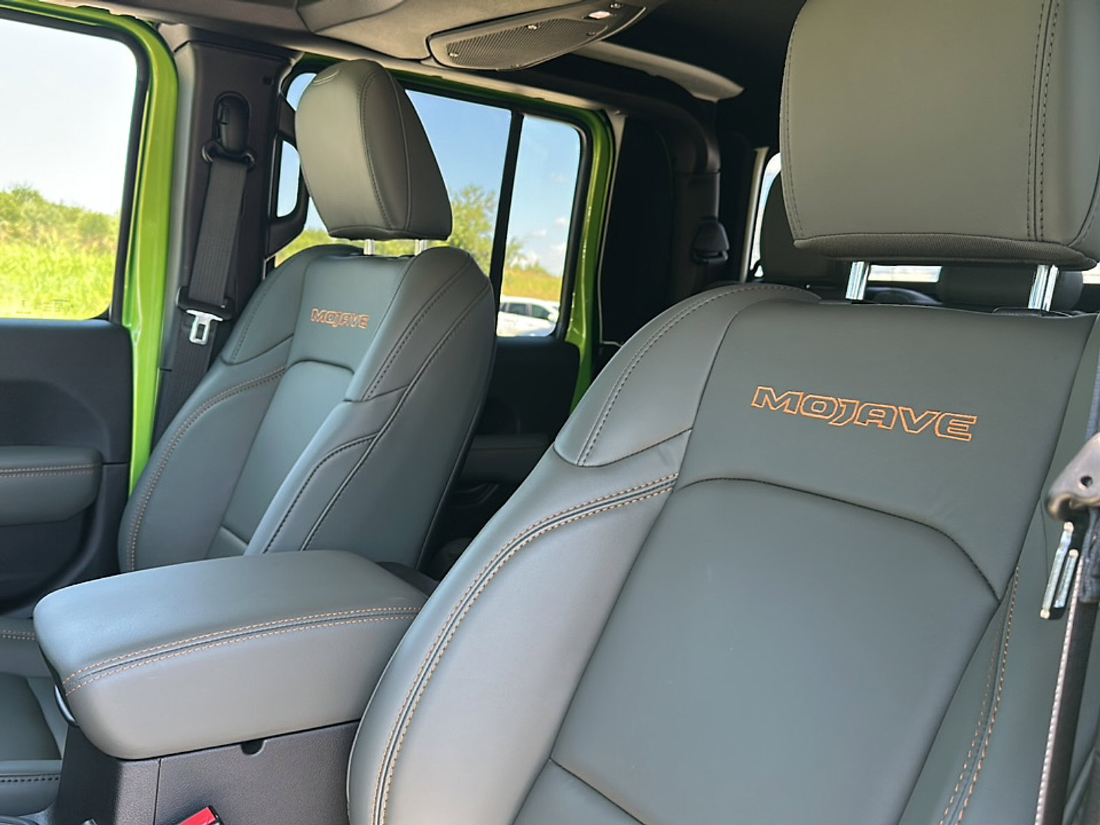 Used 2025 Jeep Gladiator Mojave image 14