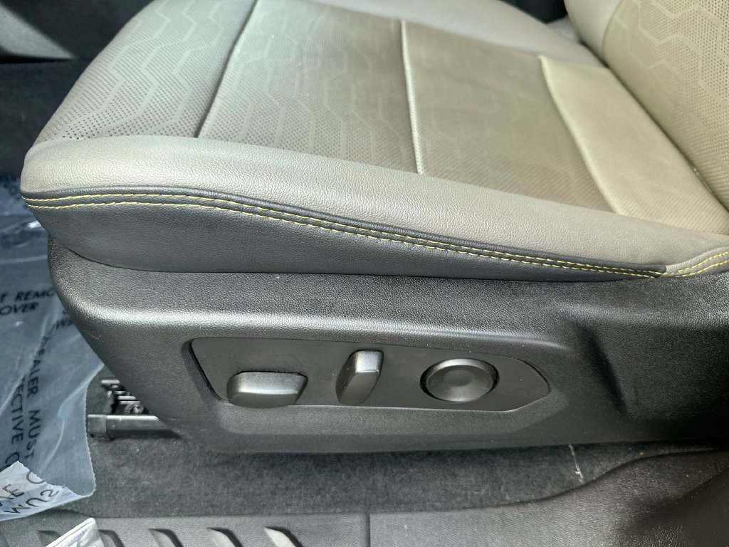 Used 2024 Chevrolet Colorado ZR2 w/ ZR2 Convenience Package III AWD/4WD image 14