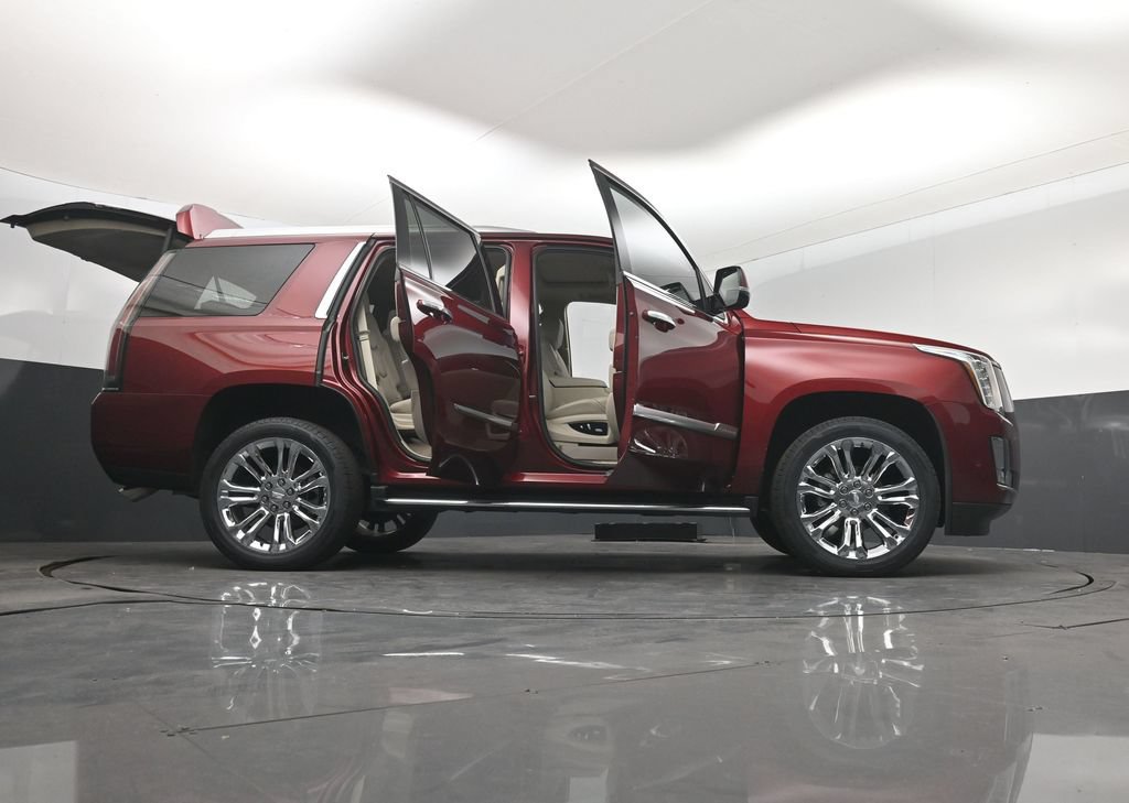 Used 2019 Cadillac Escalade Luxury w/ LPO, Radiant Package AWD/4WD image 7