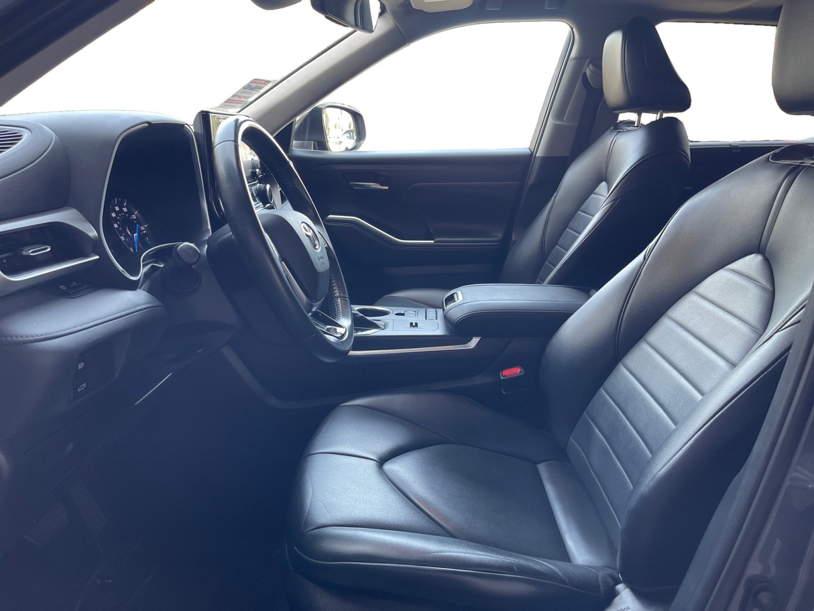 Used 2021 Toyota Highlander XLE image 8