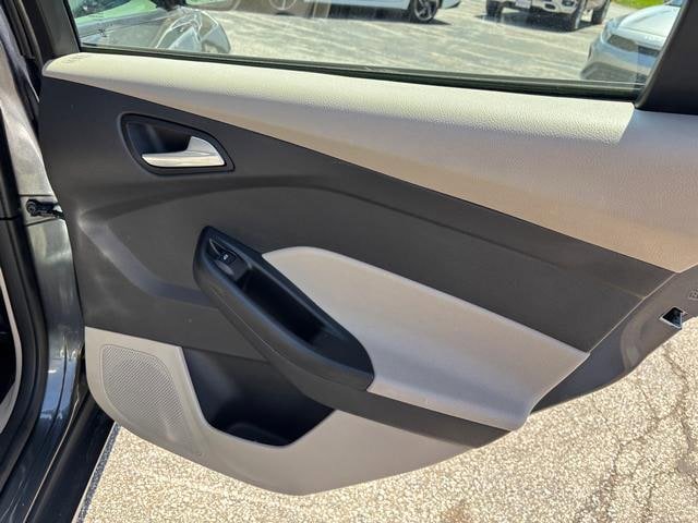 Used 2018 Ford Focus SE FWD image 14