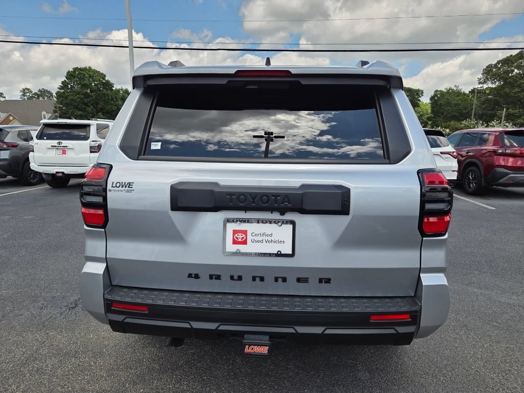 Certified 2025 Toyota 4Runner SR5 AWD/4WD image 11