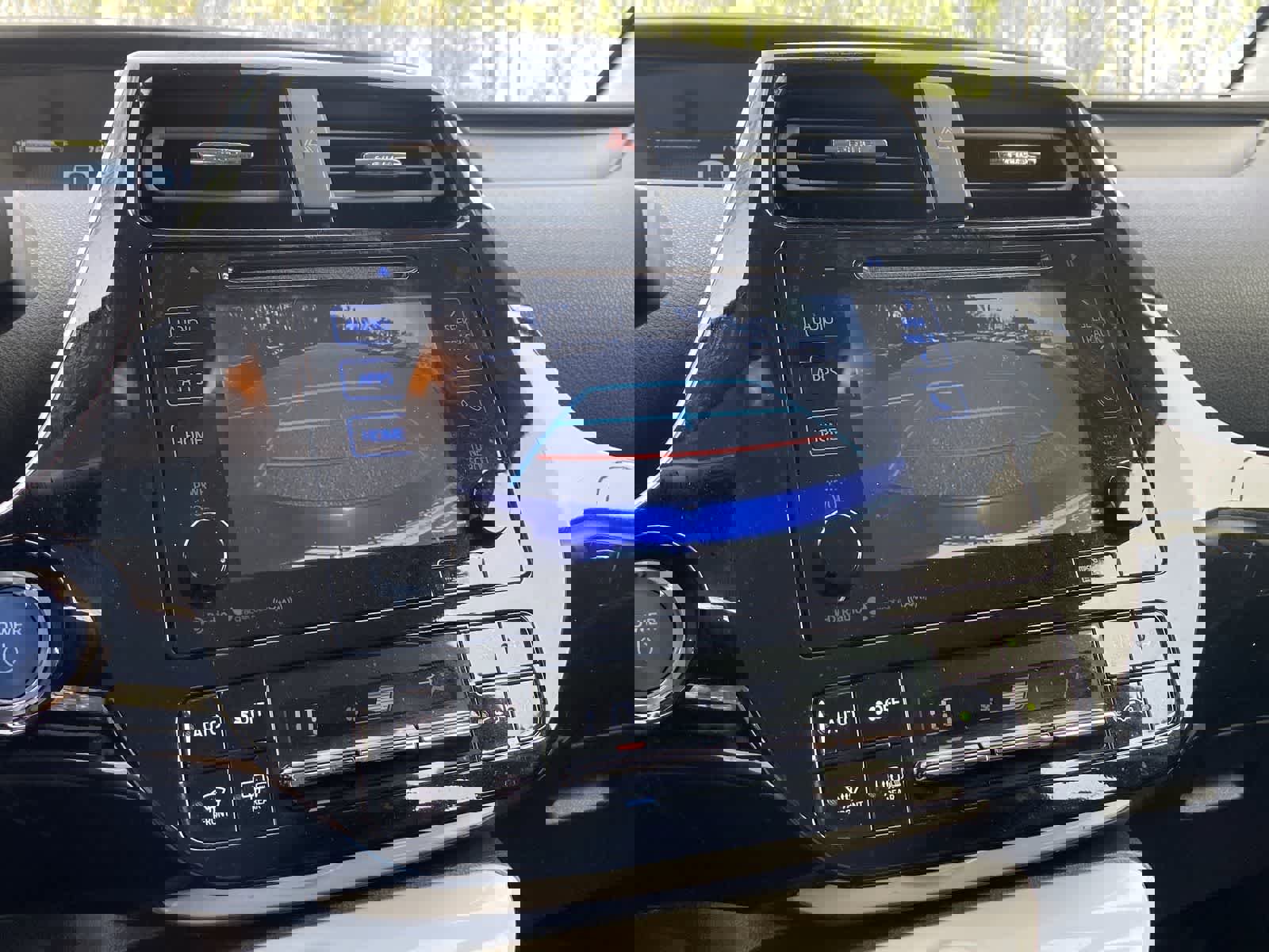 Used 2018 Toyota Prius Three Touring w/ Appearance Package FWD image 32