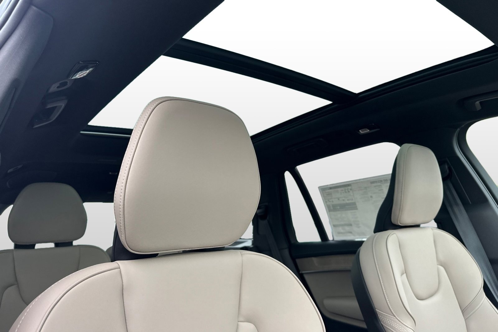 New 2026 Volvo XC90 B6 Plus w/ Protection Package Premier image 20