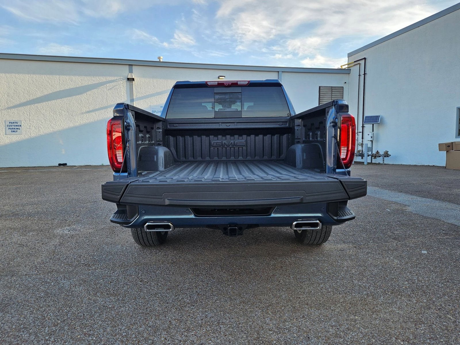 New 2026 GMC Sierra 1500 Denali w/ Denali Reserve Package AWD/4WD image 4