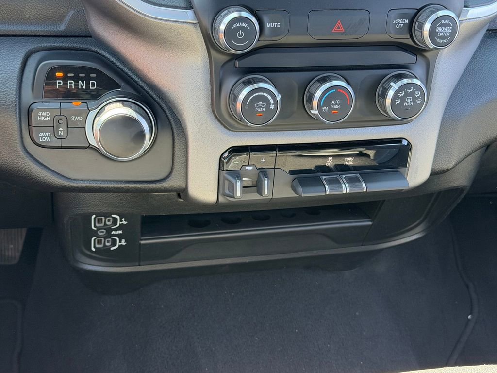 Used 2024 RAM 2500 Big Horn AWD/4WD image 15