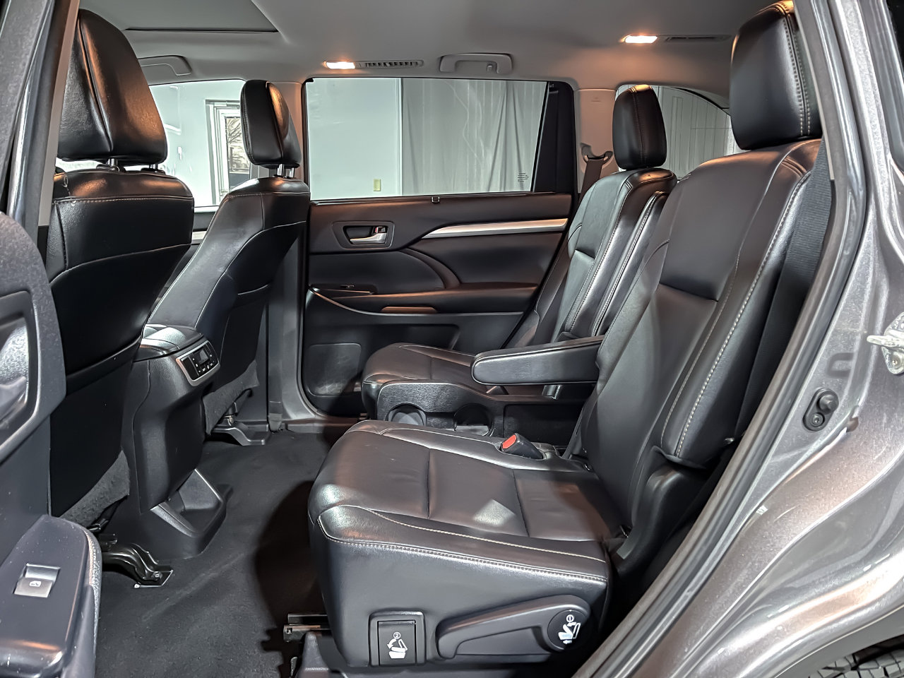 Used 2018 Toyota Highlander XLE image 15