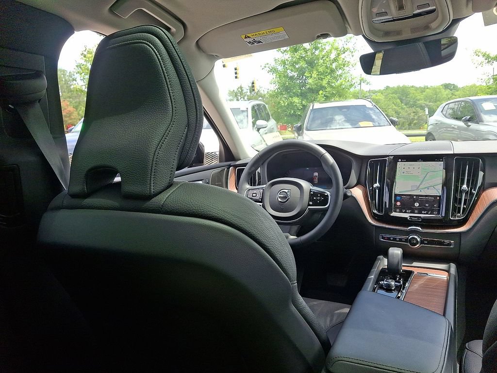 Certified 2024 Volvo XC60 B5 Plus w/ Protection Package Premier AWD/4WD image 15