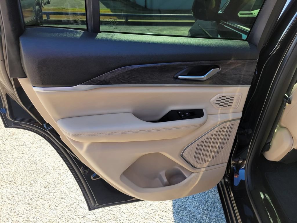 Used 2022 Jeep Grand Cherokee Limited AWD/4WD image 17
