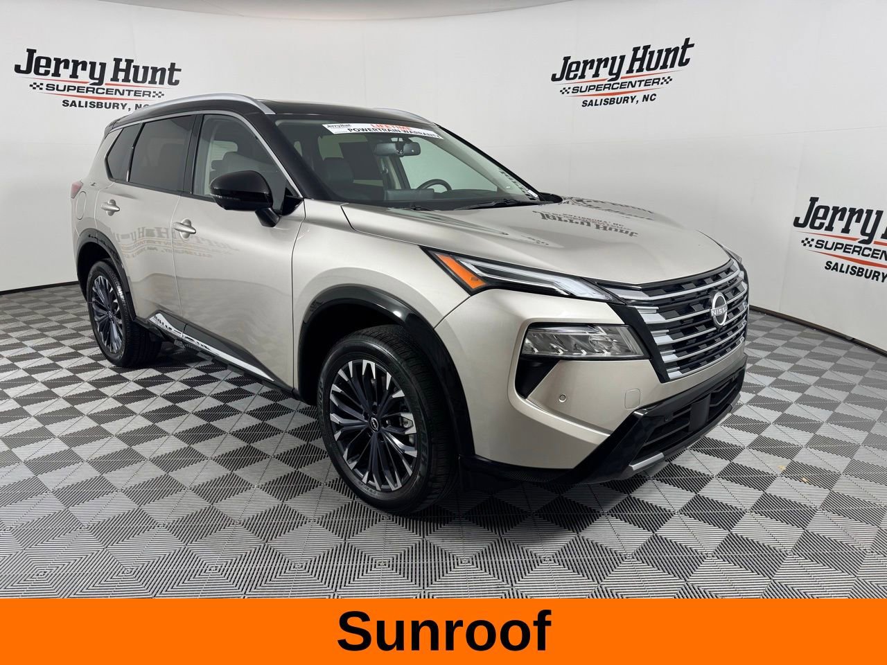 Used 2025 Nissan Rogue Platinum w/ Tech Package image 6