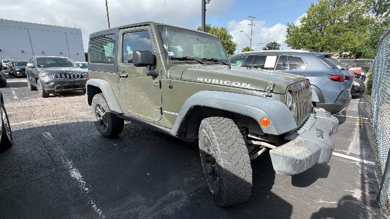 Used 2015 Jeep Wrangler Rubicon w/ Power Convenience Group AWD/4WD image 3