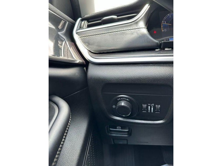 Used 2023 Jeep Grand Cherokee Laredo AWD/4WD image 33