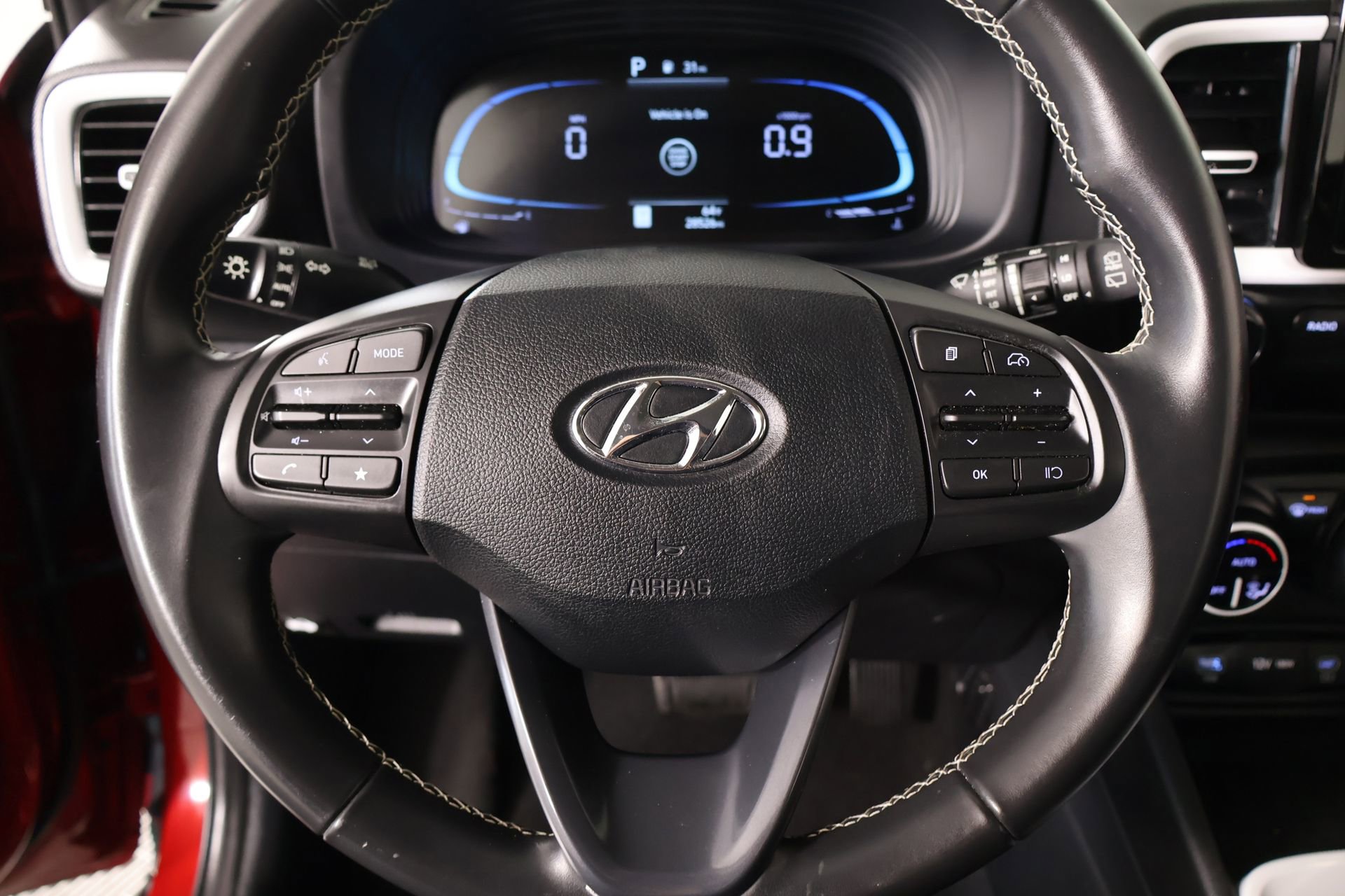 Used 2025 Hyundai Venue Limited FWD image 3