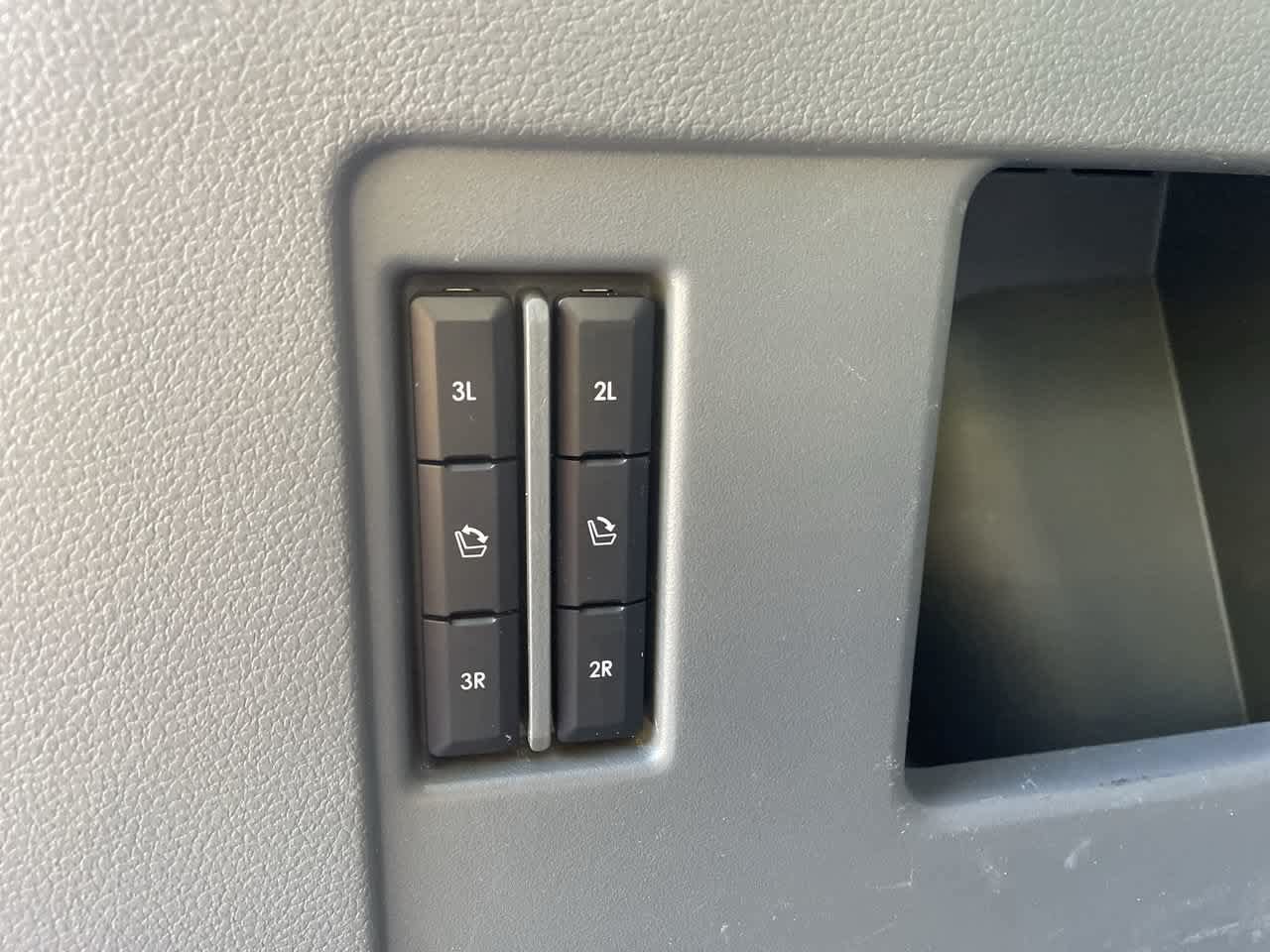 Used 2019 Lincoln Navigator Reserve AWD/4WD image 18