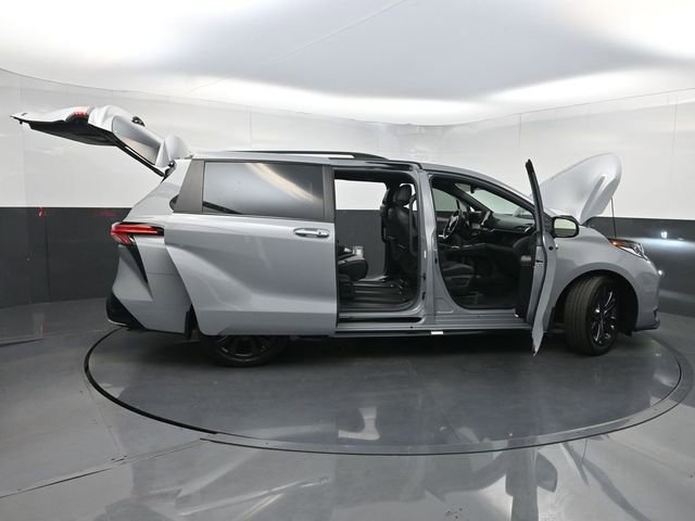 Used 2025 Toyota Sienna XSE FWD image 42
