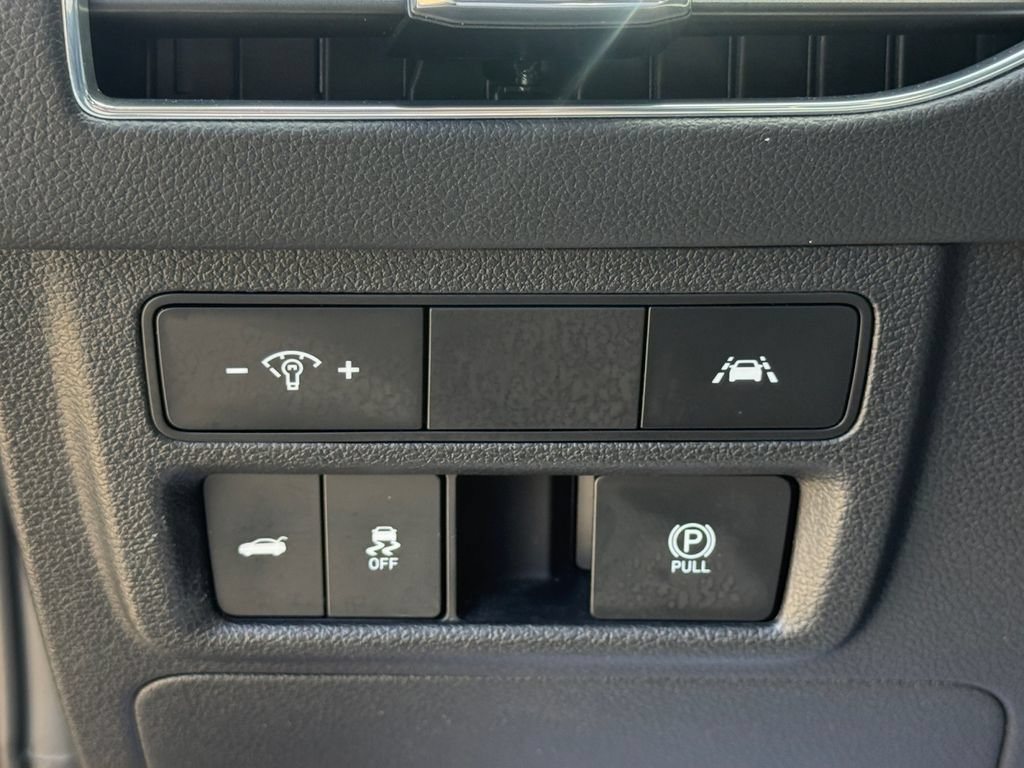 Certified 2023 Hyundai Sonata Limited w/ Preferred Accessory Package FWD image 19