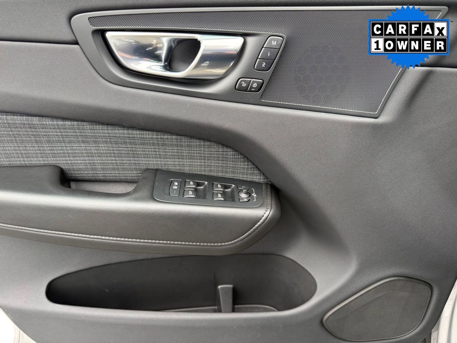 Used 2022 Volvo XC60 B5 Momentum image 12