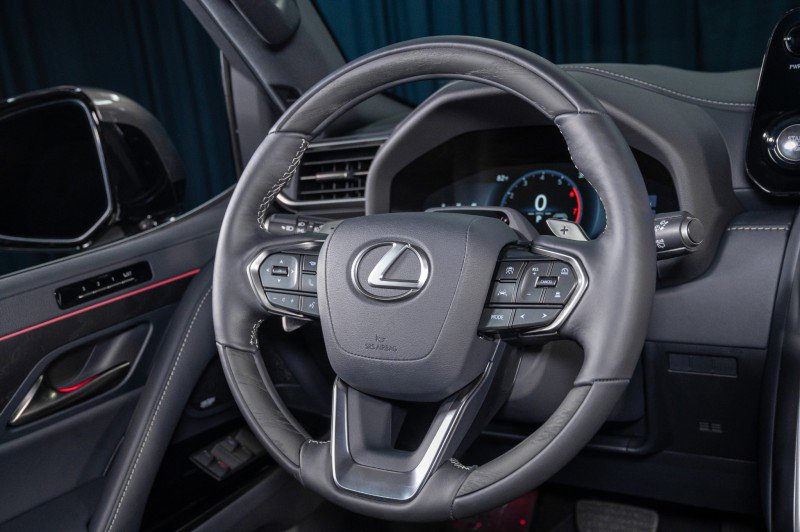 Used 2026 Lexus LX 600 4WD w/ Luxury Package image 16