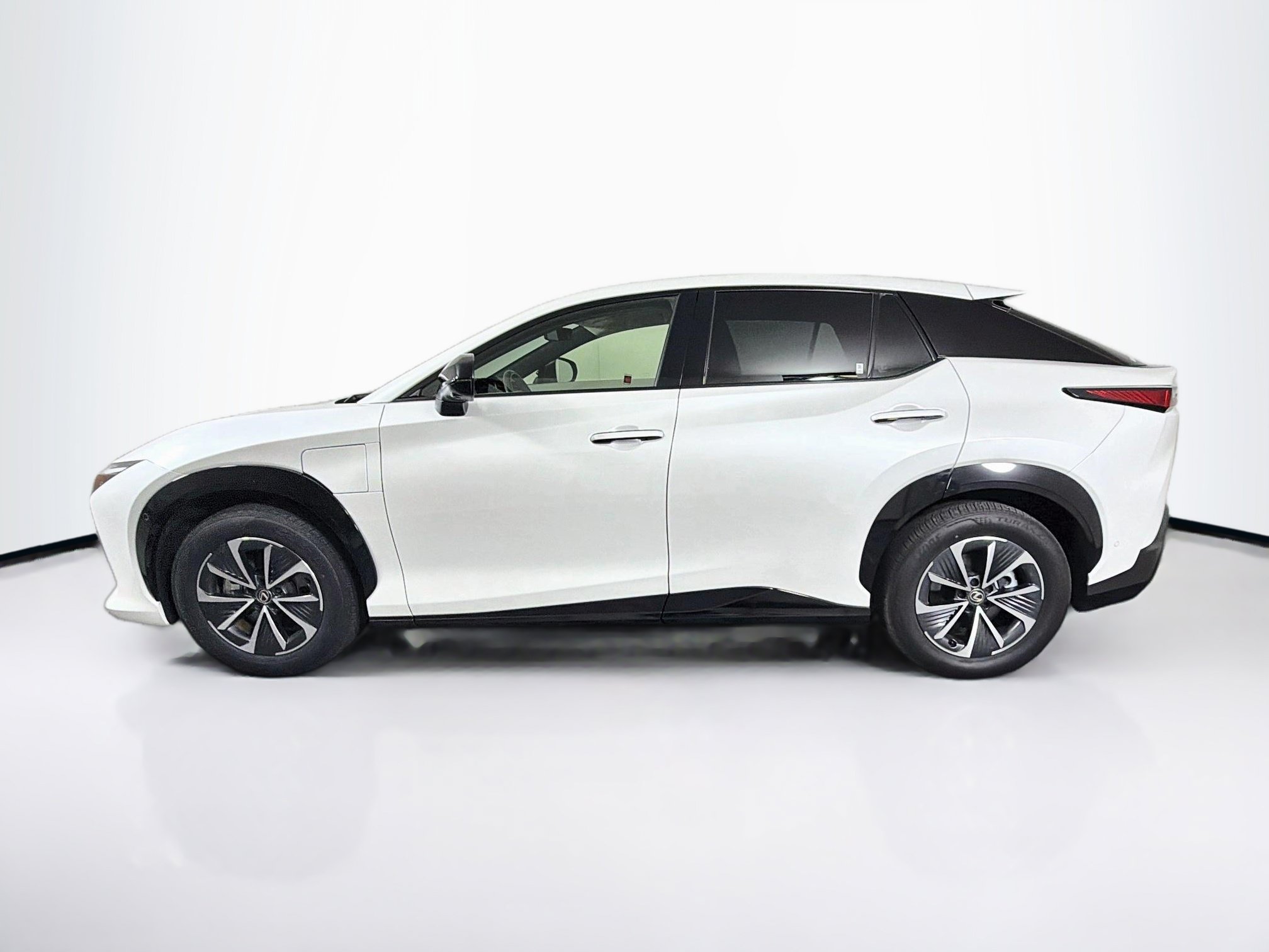 Used 2023 Lexus RZ 450e Premium w/ Technology Package AWD/4WD image 4