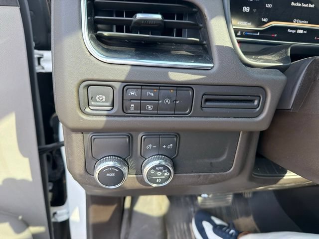 Used 2024 GMC Yukon XL SLT w/ SLT Luxury Package RWD image 9