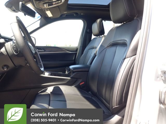 Used 2024 Jeep Grand Cherokee Limited w/ Luxury Tech Group II AWD/4WD image 23