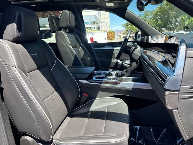 Used 2025 Cadillac Escalade Premium Luxury AWD/4WD image 42