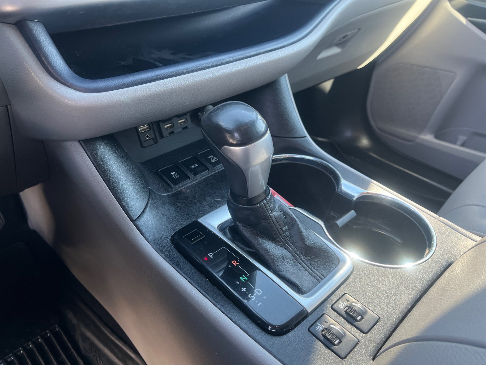 Used 2019 Toyota Highlander XLE AWD/4WD image 15