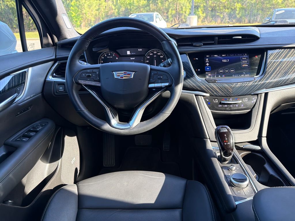 Used 2024 Cadillac XT6 Premium Luxury image 2