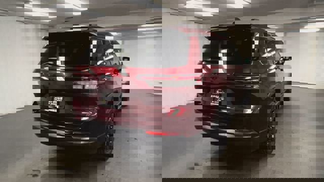 Used 2025 Jeep Grand Cherokee L Limited w/ Black Appearance Package image 8